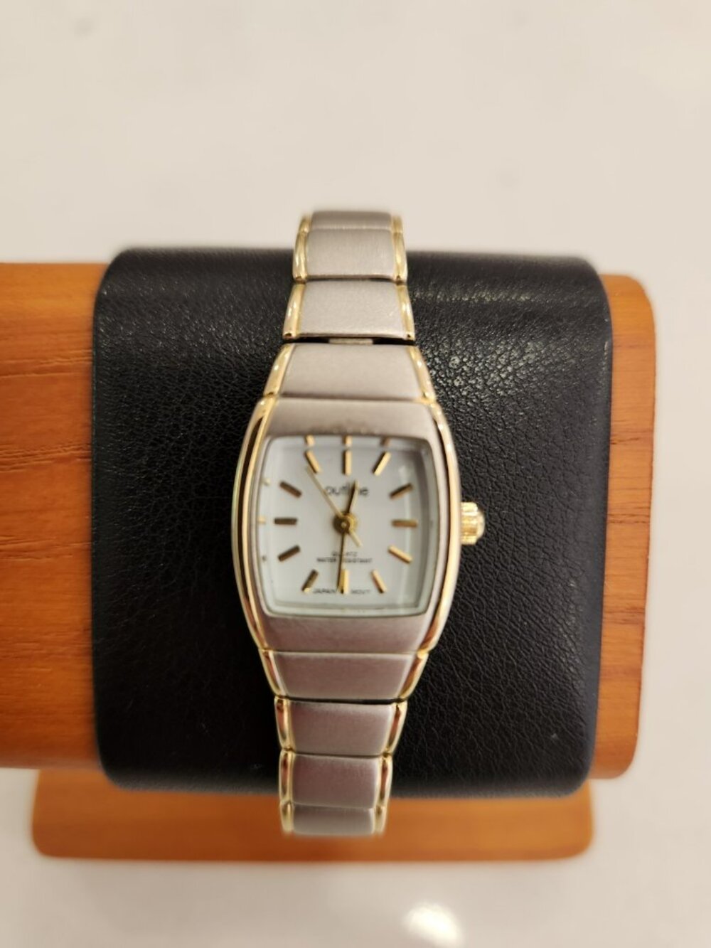 Vintage Outline Womens Ladies Watch Silver With Gold Trim Bracelet Band